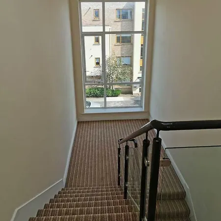 Stylish Penthouse Close To The Airport