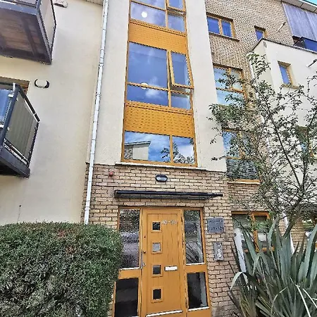 Apartment Stylish Penthouse Close To The Airport